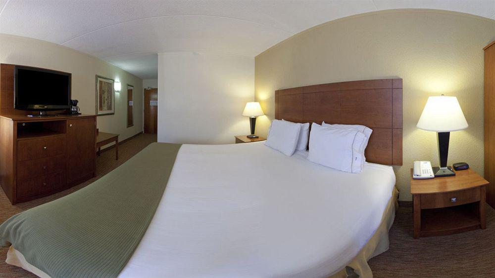 Holiday Inn Express Lynchburg By Ihg Exterior foto