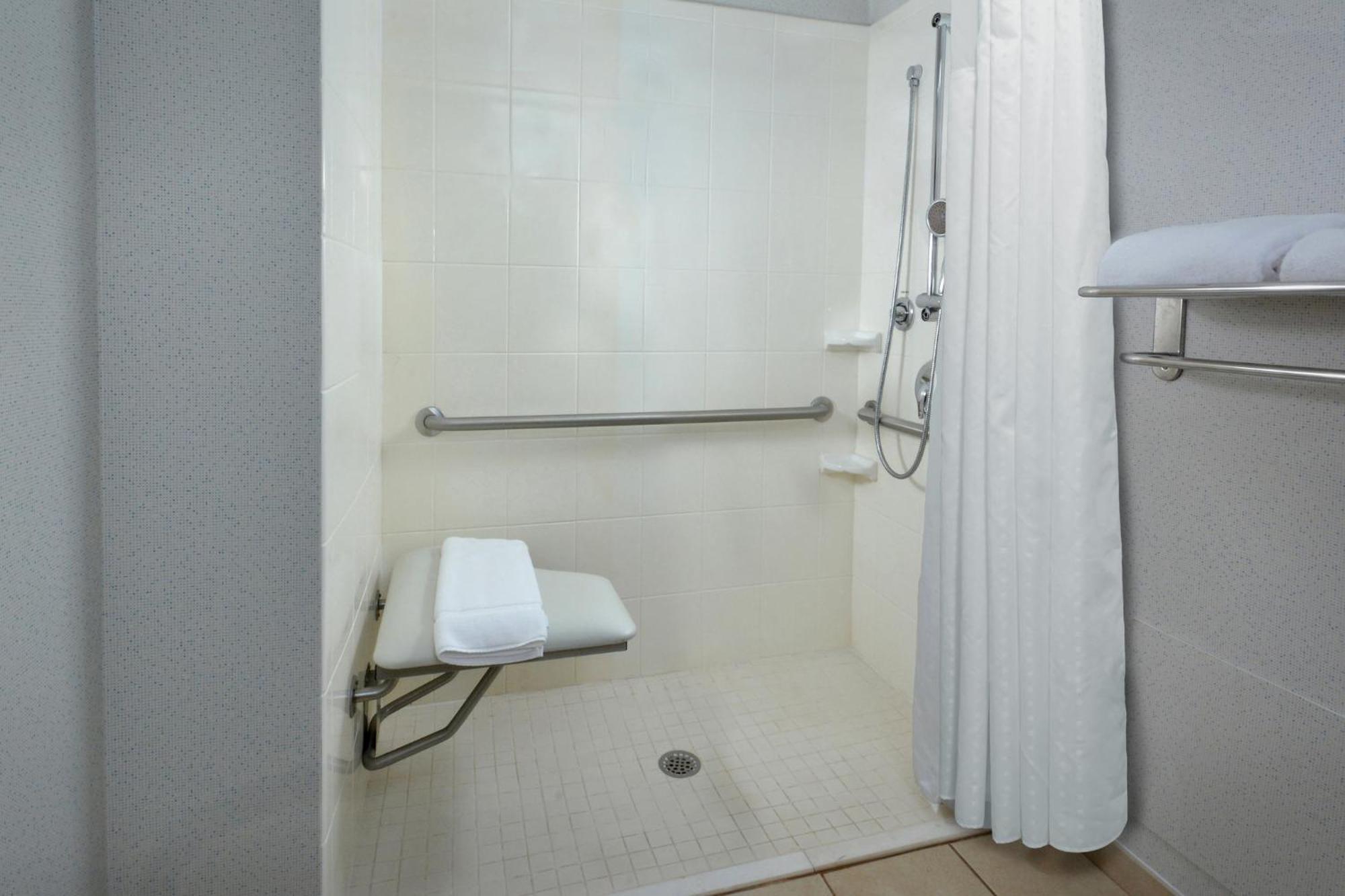 Holiday Inn Express Lynchburg By Ihg Exterior foto